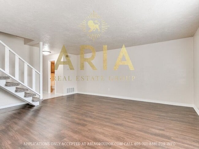 Building Photo - 2 bed/1.5 bath Norman Townhome Duplex - AV...