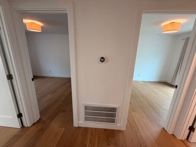 Building Photo - Spacious 4 Bedroom/2Bathroom Home in South San Francisco!