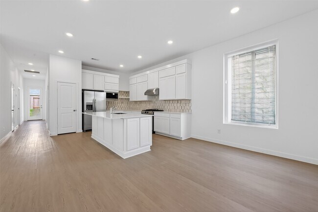 Building Photo - 21619 Colonial Medow Creek Trl