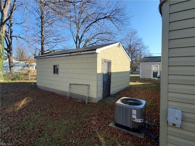 Building Photo - 1406 W 39th St