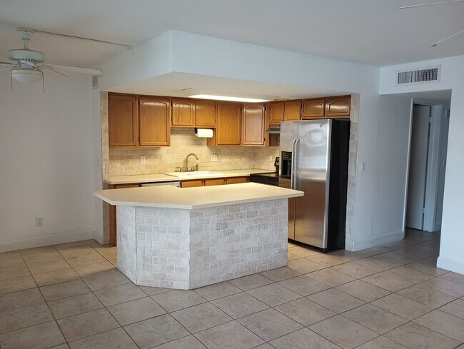 Building Photo - 1235 S Highland Ave