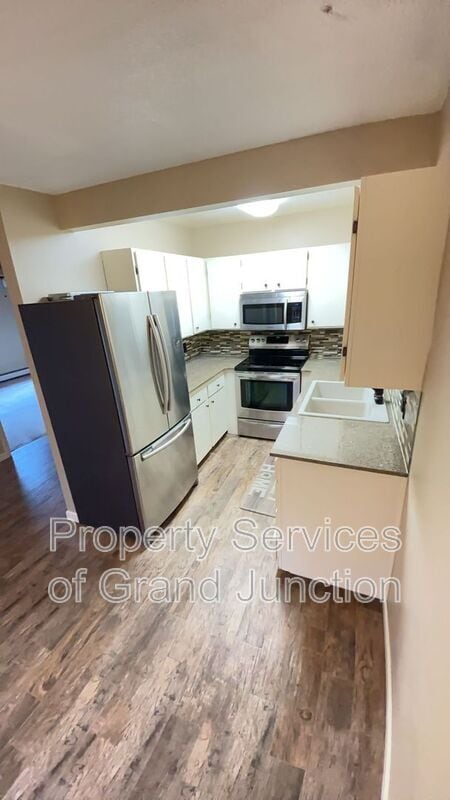 Building Photo - 3298 Lombardy Ln