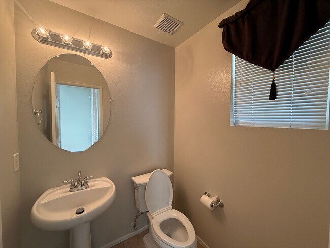 Building Photo - West Lancaster 3 bedroom Home