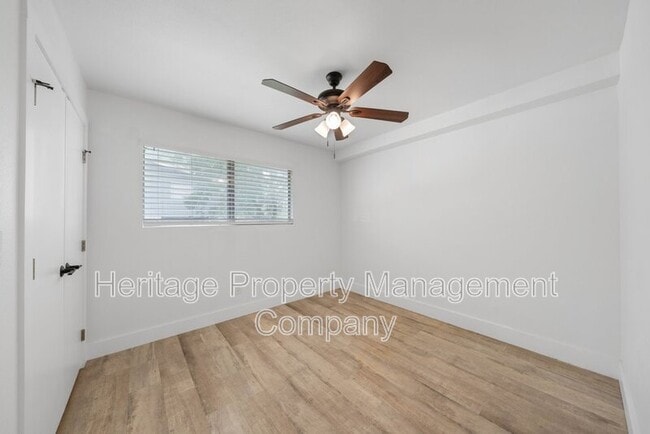Building Photo - 784 Hill Top Dr