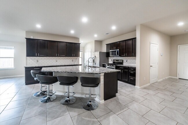 Building Photo - 3206 Sumac Dr