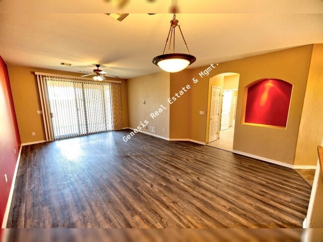 Building Photo - 606 W Woodfield Ct