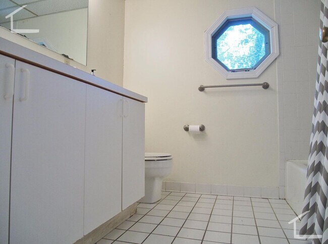 Building Photo - 37 Etna St