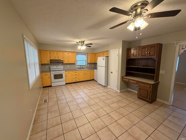 Building Photo - 800 Greenfield Rd