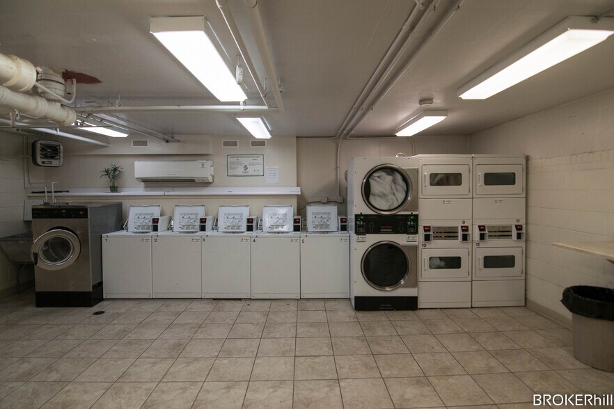 Laundry Room - 1340 N Dearborn St