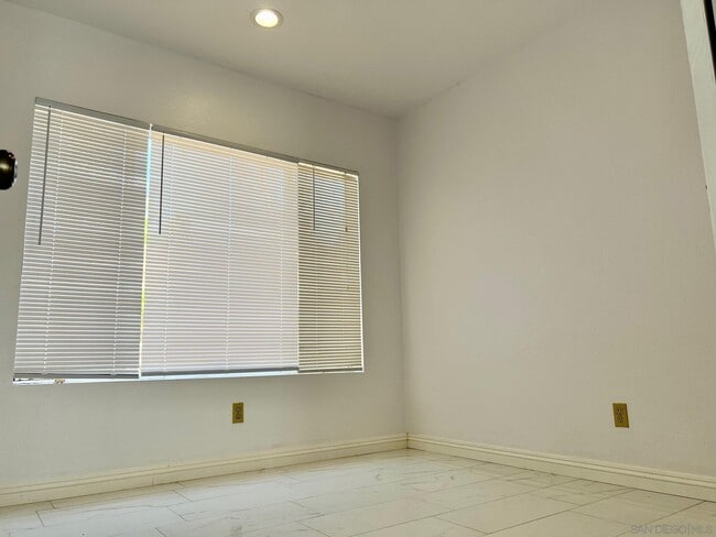 Building Photo - 1370 Montego Ct