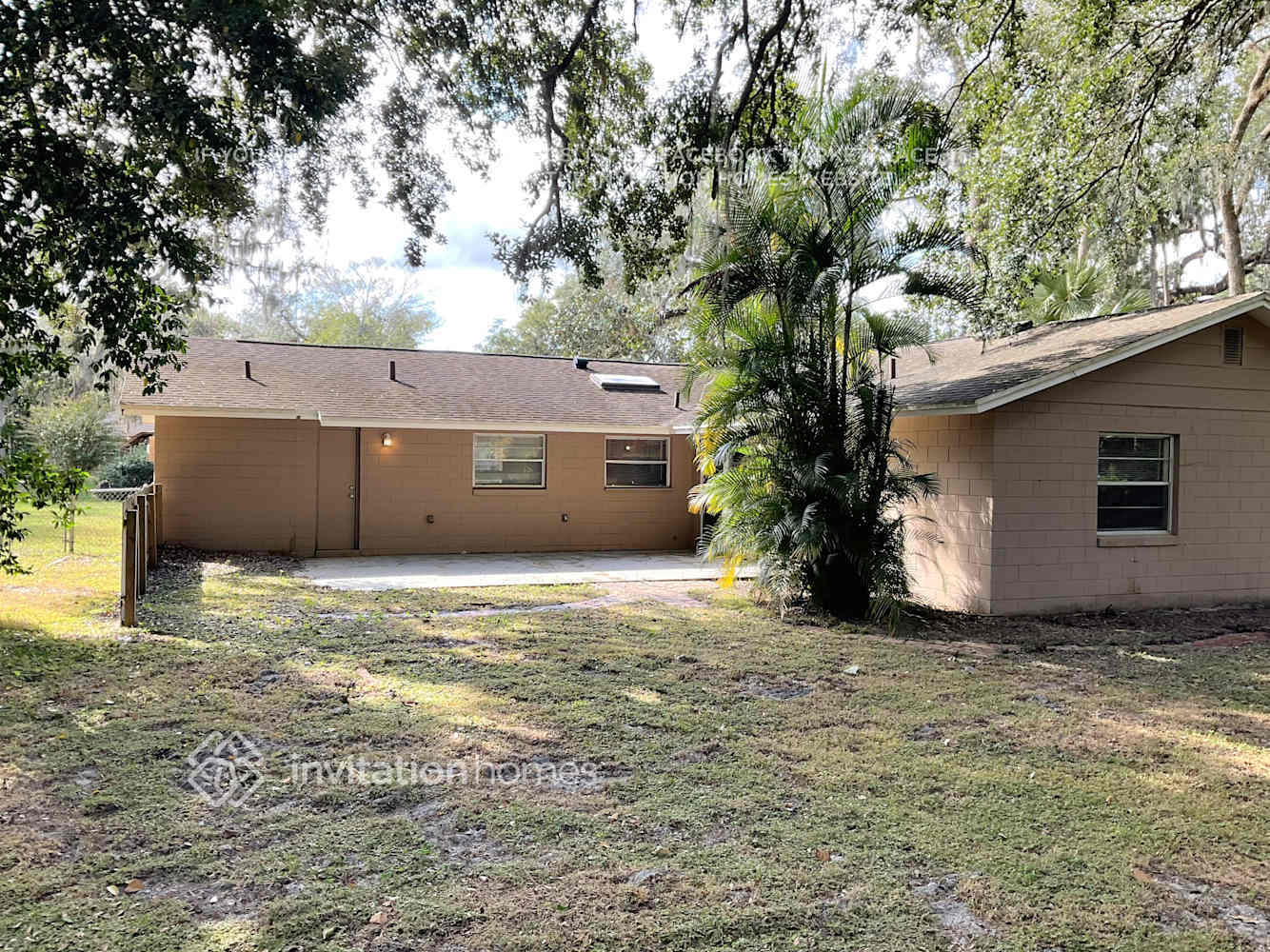 Building Photo - 978 Oak Dr