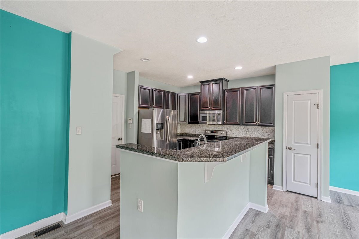 Building Photo - 8059 Hinsdale Ln