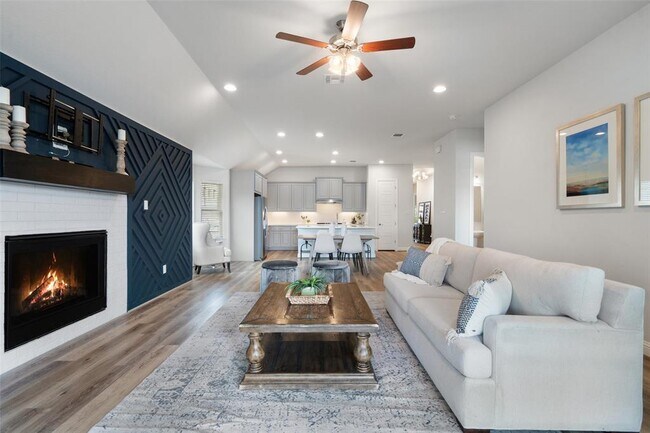 Building Photo - 306 Gulfton St