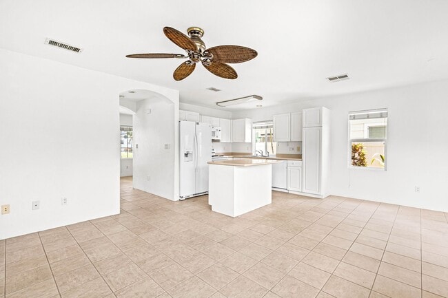 Building Photo - Highly Desired 3 Bedroom, 2.5 Bath Home in Ocean Point!