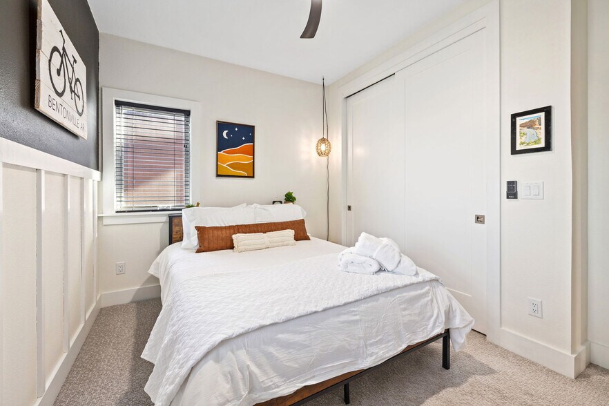Building Photo - 510 SE Tourmaline Mews