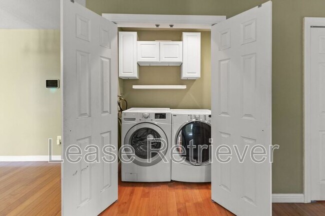 Building Photo - 1244 Royal Oaks Dr