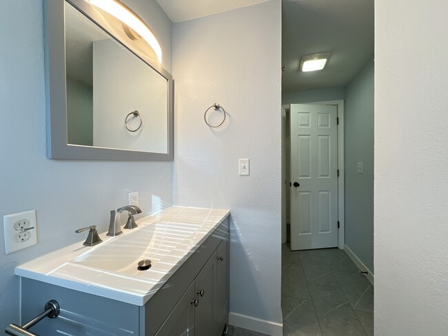 Building Photo - 579 W 16th St