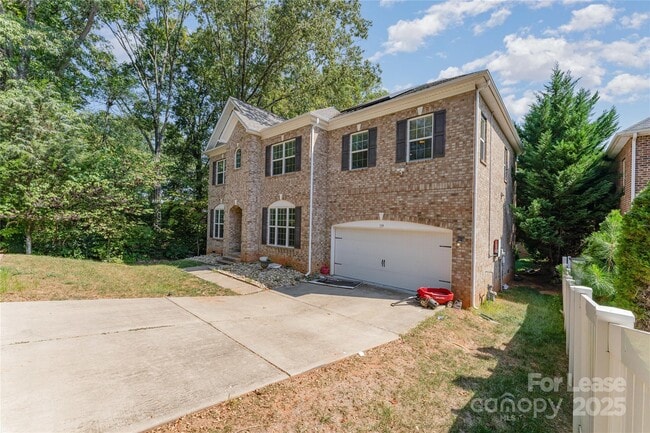Building Photo - 139 Brackenbury Ln