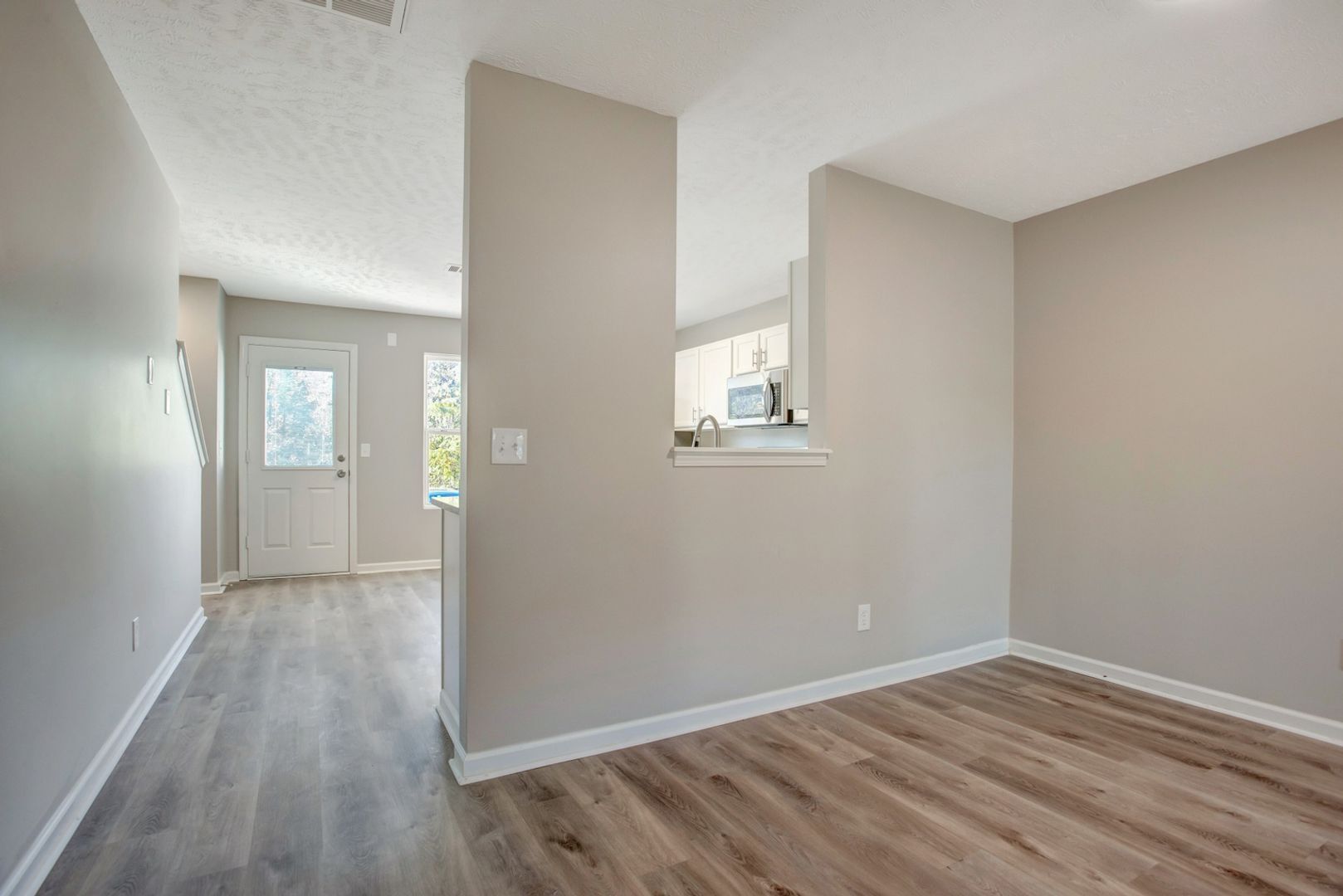 Building Photo - 5860 Monroe Crossing