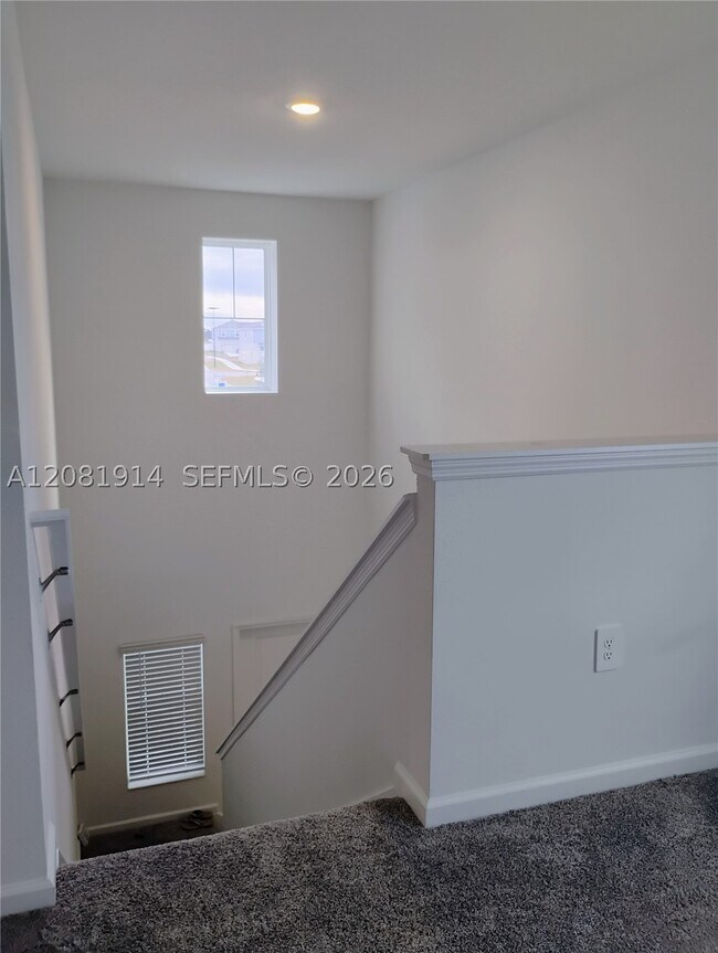 Building Photo - 890 Timberland Dr
