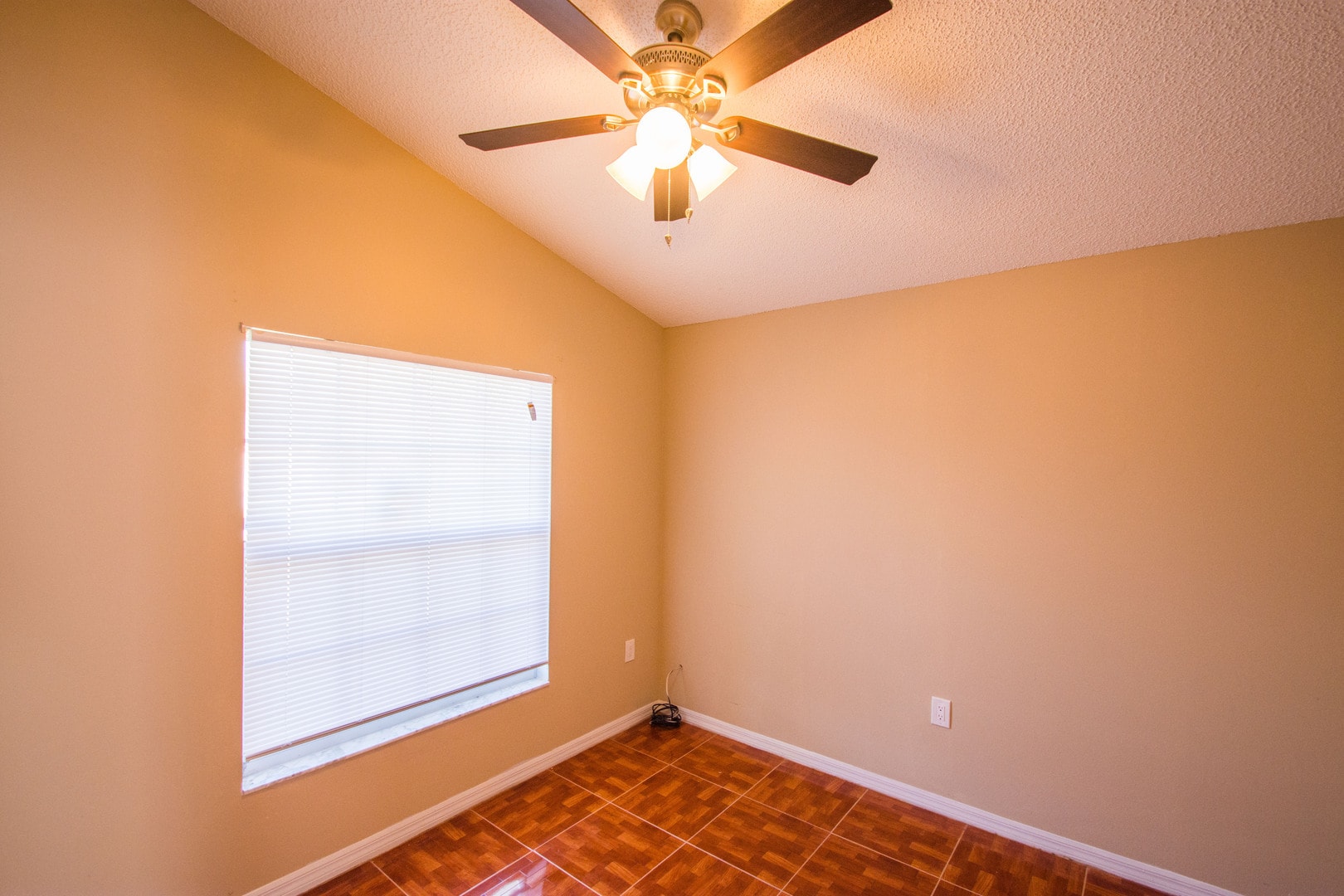 Building Photo - 3 Bed 2 Bath Home with Stainless Steel Appliances Near Poinciana Pkwy!