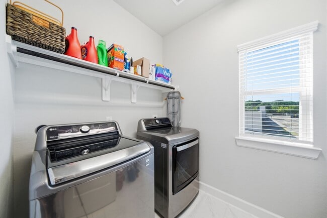 Building Photo - 4011 Centre Glen Dr