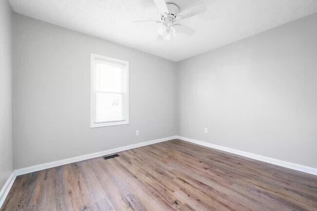 Bedroom 3 - 2112 N Hollywood Ave