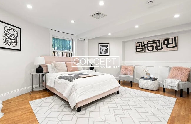 Building Photo - 248 Beacon St