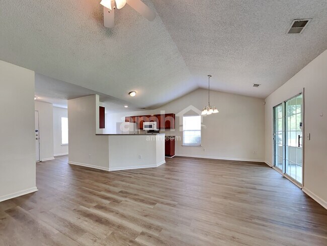 Building Photo - 530 Beverly Dr