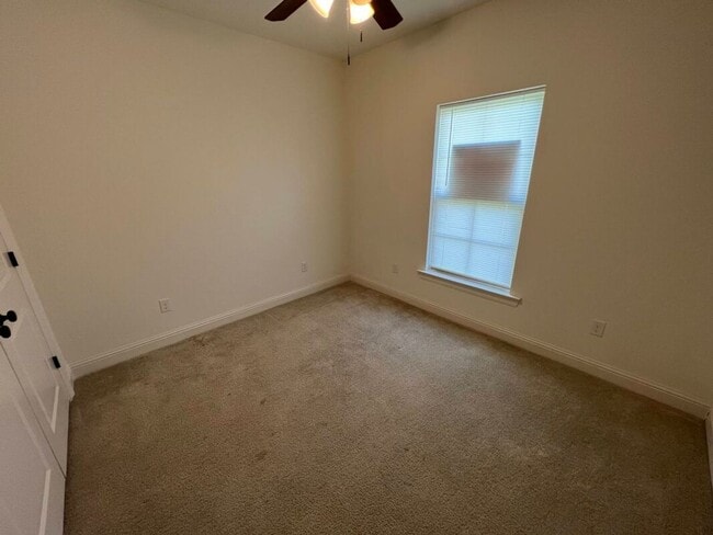 Building Photo - Trendy, 3 bedroom, 2 bath home in coveted Kenilworth Crossing Community near LSU