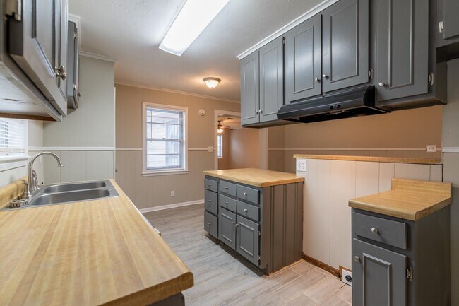 Building Photo - 5121 Ginger Cir