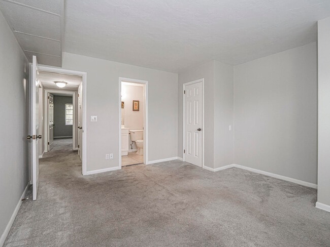 Building Photo - 677 Royal Palm Blvd