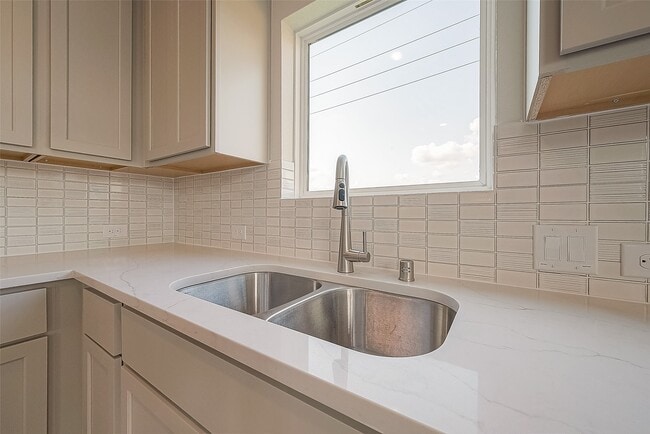 Building Photo - 27966 Western Crk Ct