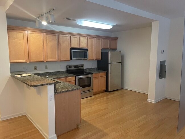 Building Photo - Downtown Studio Residence