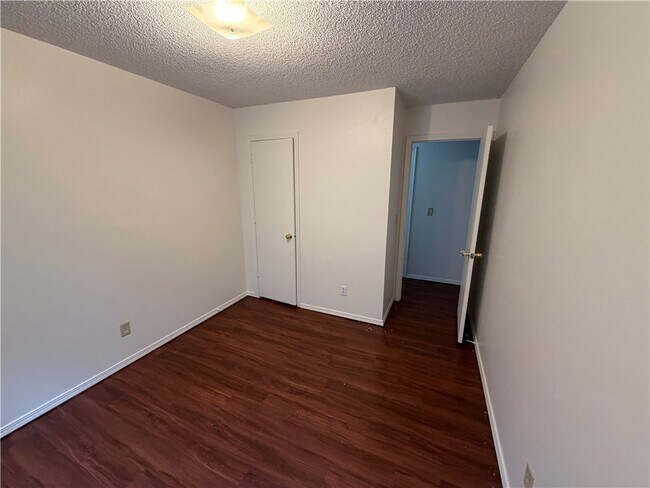 Building Photo - 2285 E Kantz Ln S