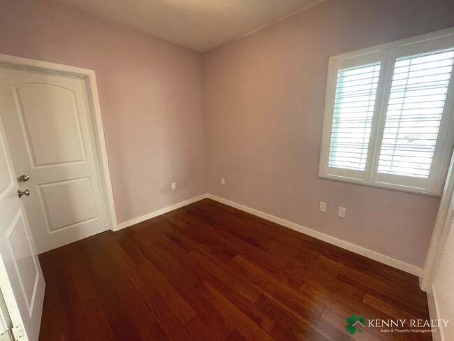 Building Photo - Charming 2BD/1BA Upper-Unit in Broadmoor Village – Daly City