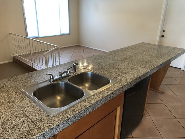 Building Photo - Tempe 3 Bed, 2 Bath - Pool and Single Story