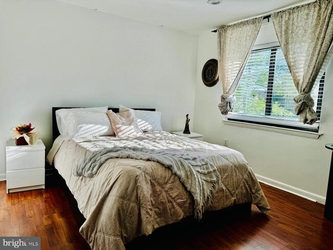 Building Photo - 8402 Jinetes Ct