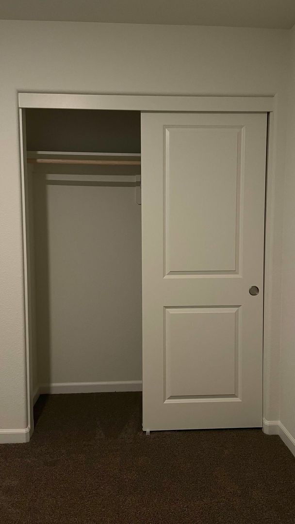 Building Photo - 4 year old 5 bedroom 2.5 bath home