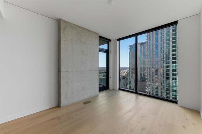 Building Photo - 610 Davis St