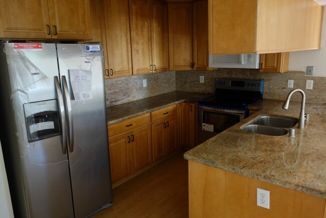 Building Photo - Bright 3-Bed condo with In-Unit Laundry, Pool Access, and Assigned Carport in Fremont