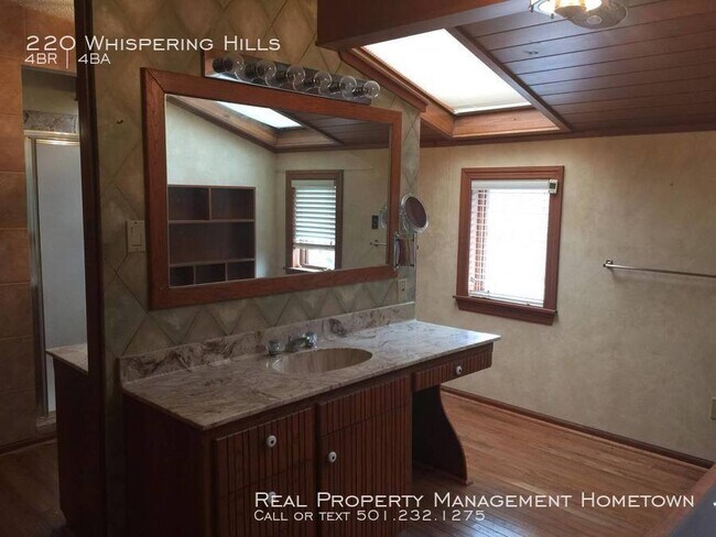 Building Photo - 220 Whispering Hill St