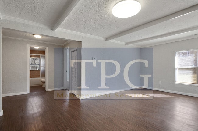 Building Photo - 6609 Richmond Ave