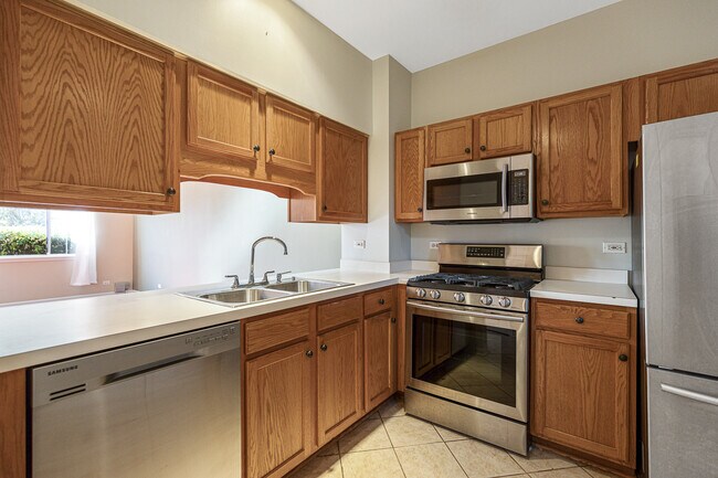 Building Photo - 3103 Anton Dr