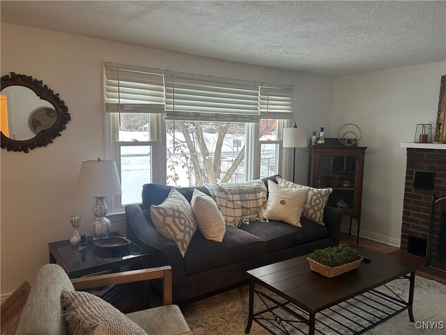 Building Photo - 511 Hickory St