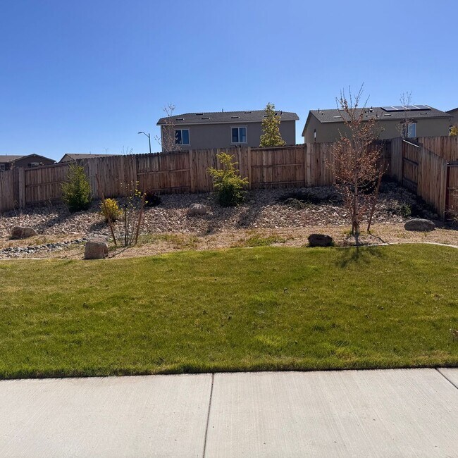 Building Photo - 3 Bedroom with a Loft Home in Lemmon Valley Available Now!