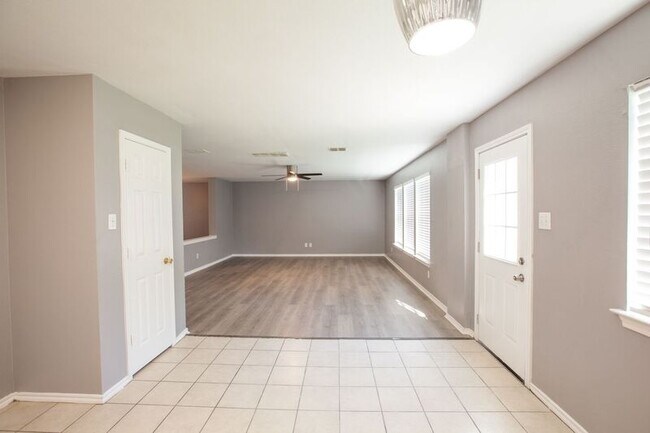 Building Photo - 2621 Sundance Dr