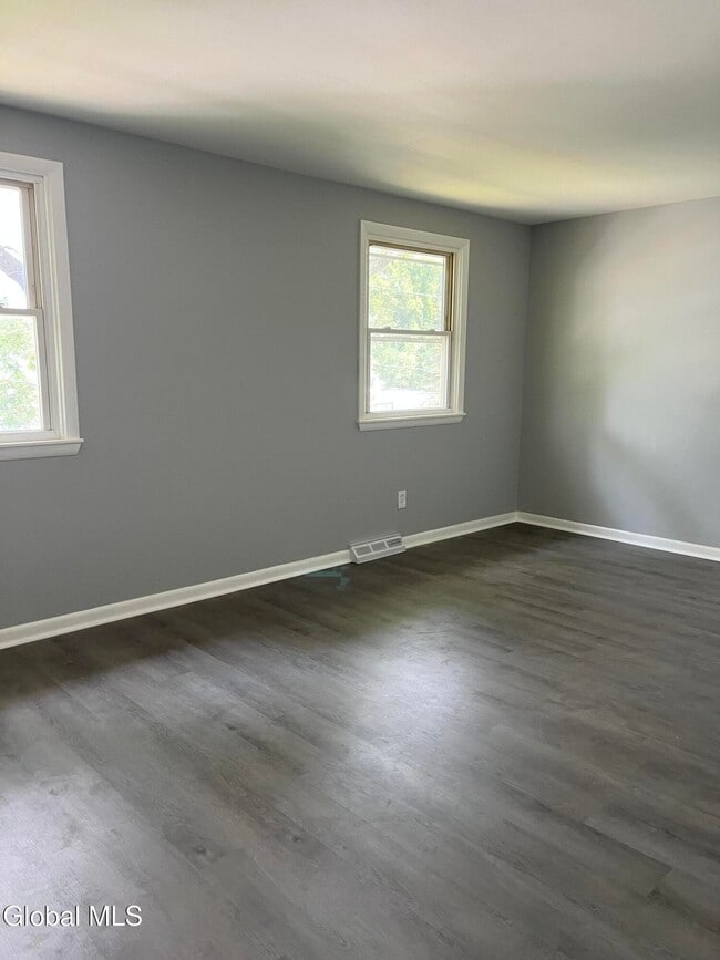 Building Photo - 5 Bayberry Dr
