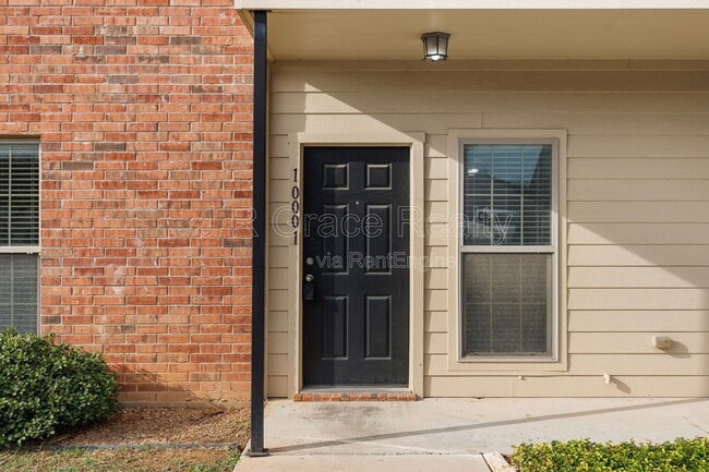 Primary Photo - 10001 Amber Cir