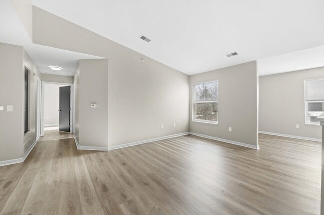 Building Photo - 9036 Charlotte Ct